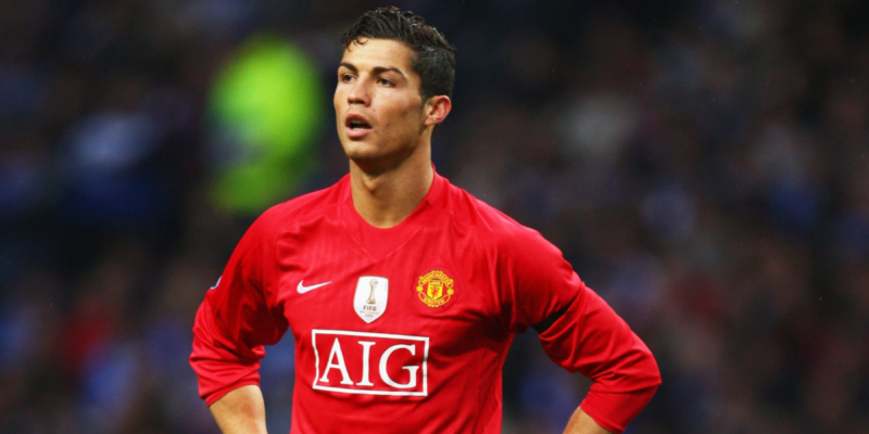 Cristiano Ronaldo re-signs for Manchester United