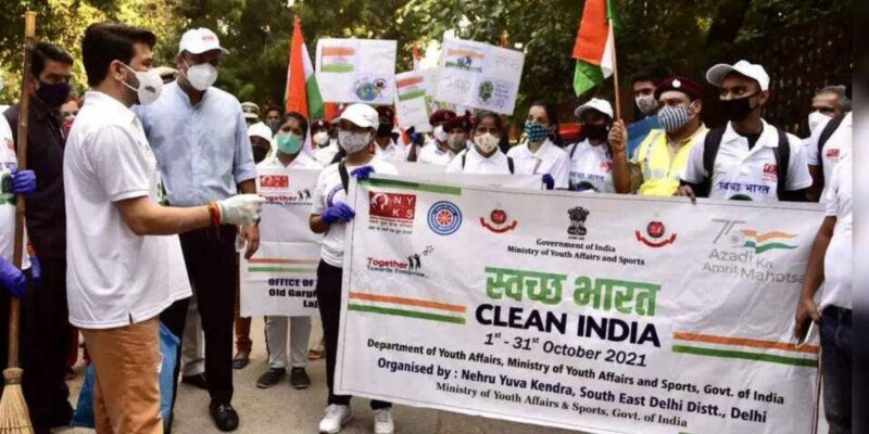 Anurag Thakur participates in Clean India Drive