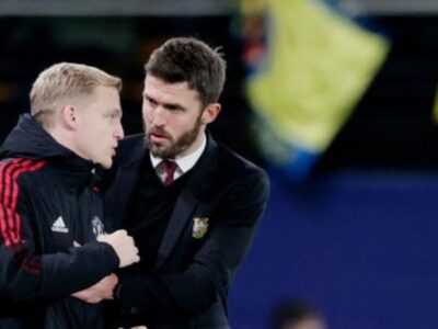 Michael Carrick believes Van de Beek's versatility is the 'real strength'