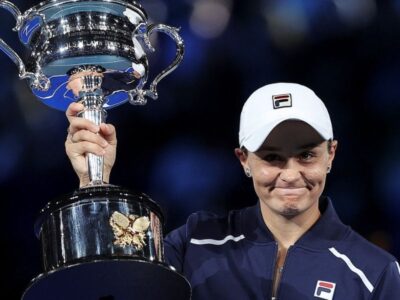 World no.1 Ashleigh Barty drops retirement bombshell