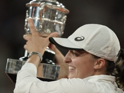 Iga Swiatek crushes Gauff to take win French Open title