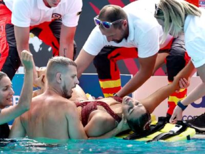 Coach saves US swimmer Anita Alvarez who fainted in pool