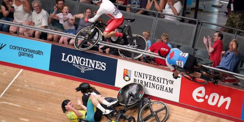 Cyclists injured in horror crash at Commonwealth Games