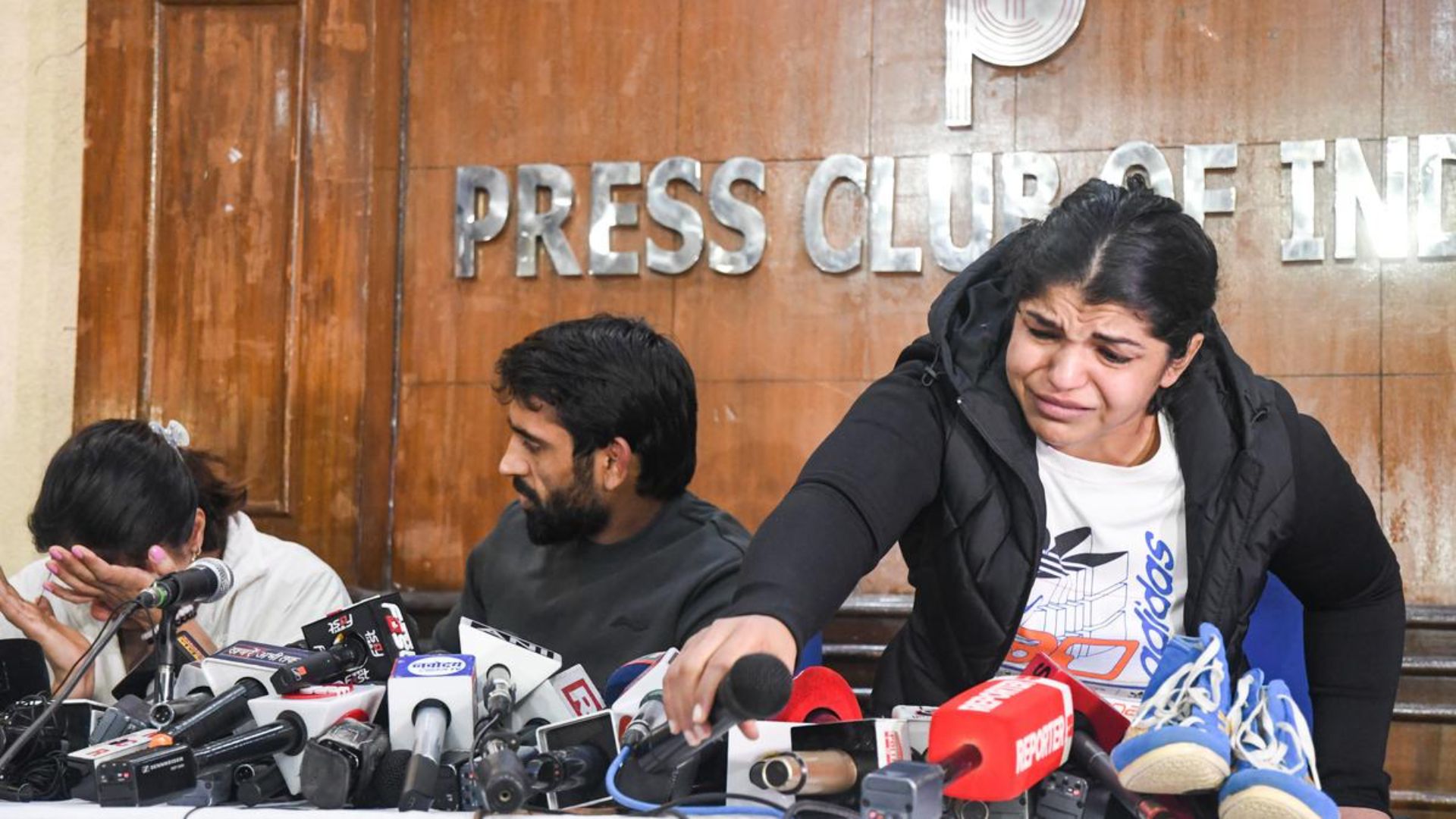 Sakshi Malik quits wrestling after Brij...