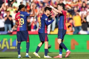 FC-Barcalona-celebrating-Robert-Lewandowskis-goal