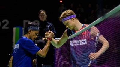 Shankar-and-Anders-shanking-hand-after-the-match.