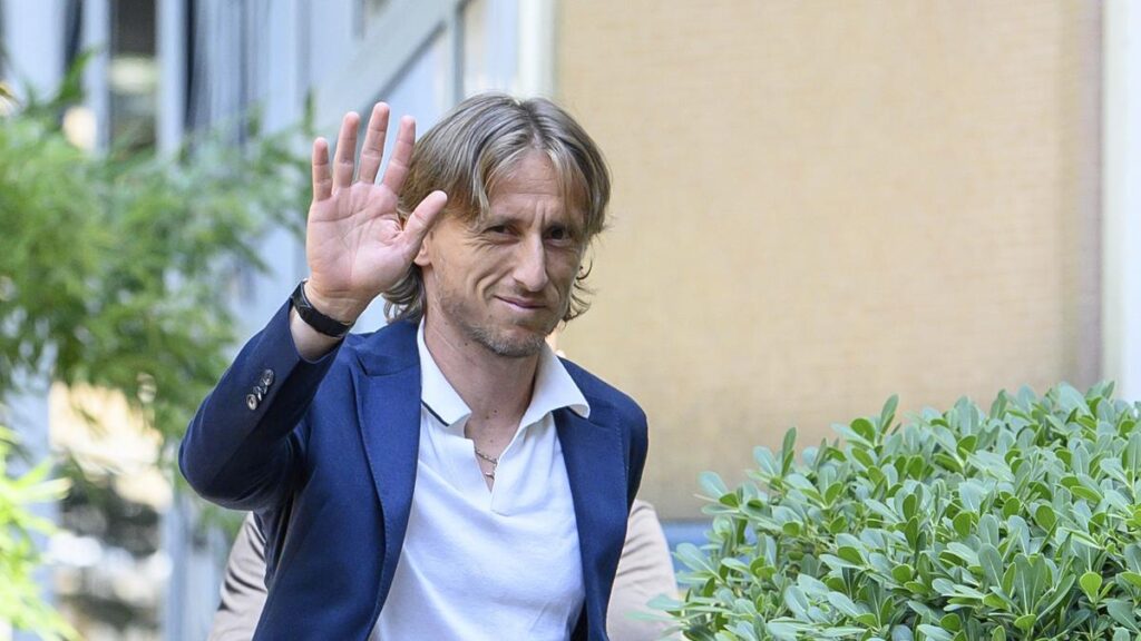 Luka Modric, one of modern football’s most iconic midfielders, has officially signed with AC Milan, ushering in a bold new chapter