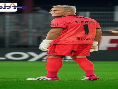 Navas made his professional debut with Saprissa in Costa Rica in 2005 and began his European career four years later with Albacete