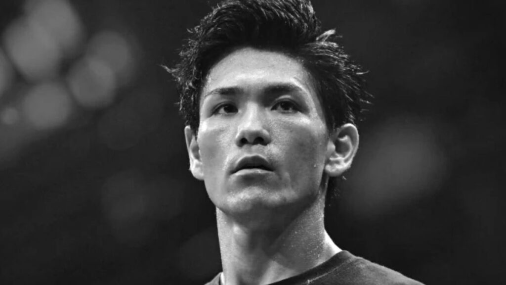 Hiromasa Urakawa entered the bout against Saito with a professional record of 10 wins