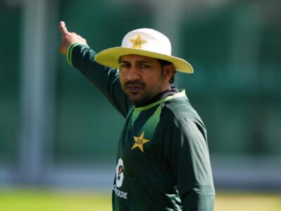 Former Pakistan head coach Sarfaraz Ahmed in Pakistan cricket team during training